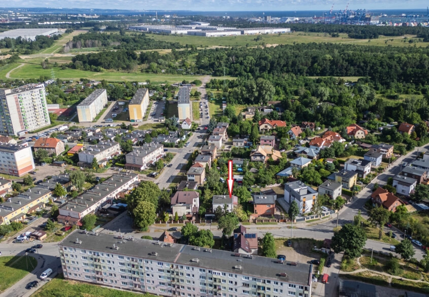 Połowa domu dwurodzinnego z ogrodem