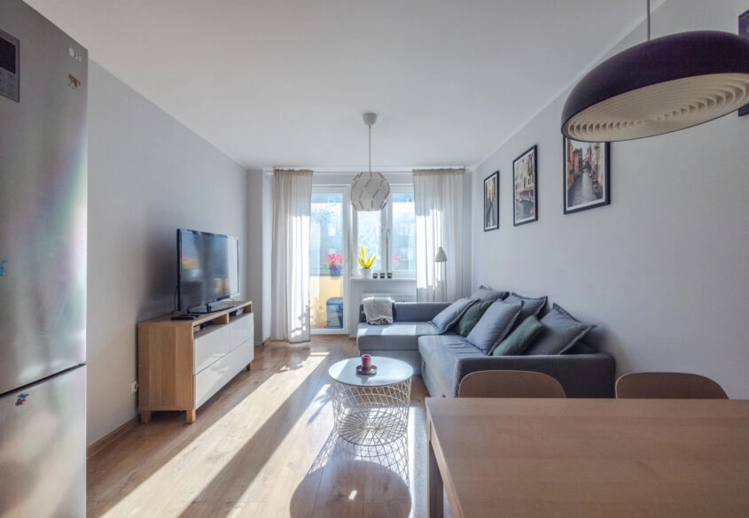 3 pokoje | 1 piętro | Balkon | Blisko SKM