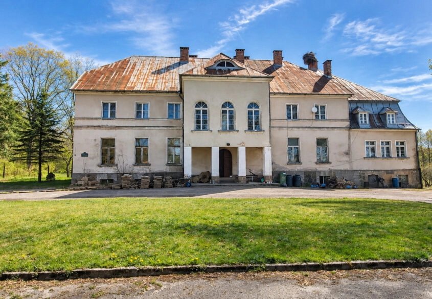 Pałac z XVIII wieku w Gostkowie koło Bytowa