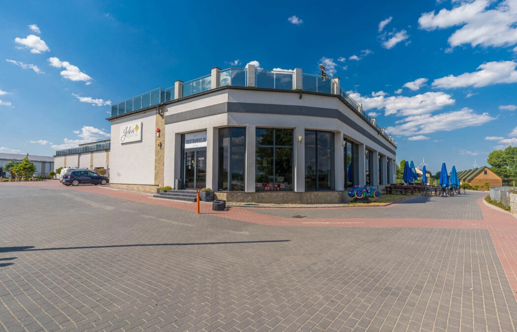 HOTEL Z WŁASNYM JEZIOREM
