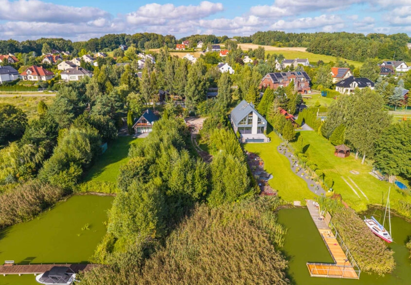 Działka z linią brzegową jeziora! Tuchom.