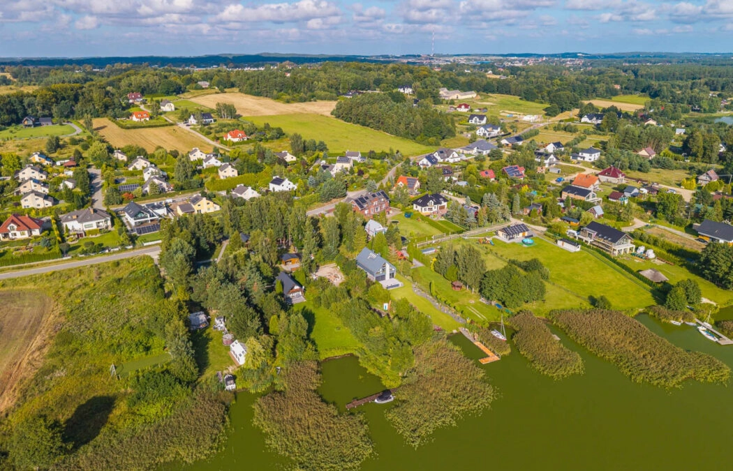 Działka z linią brzegową jeziora! Tuchom.