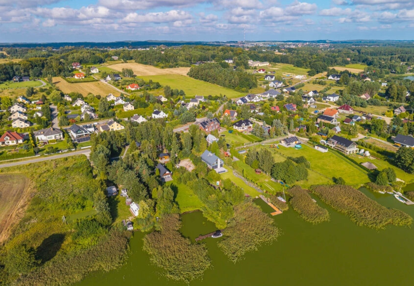 Działka z linią brzegową jeziora! Tuchom.