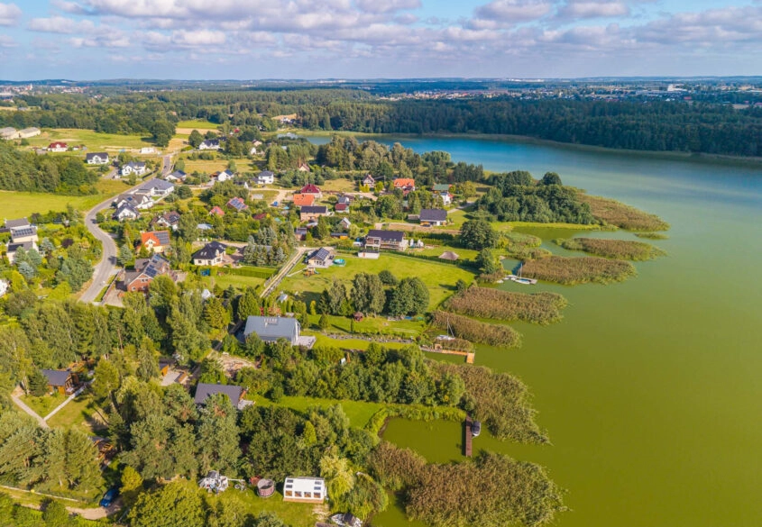 Działka z linią brzegową jeziora! Tuchom.