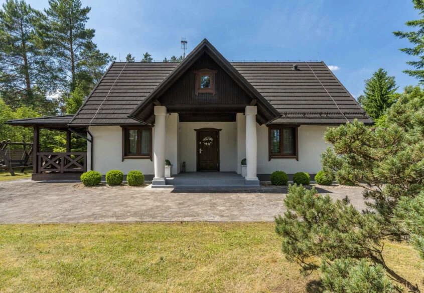 Dwa domy na działce 1823 m² – gotowa inwestycja