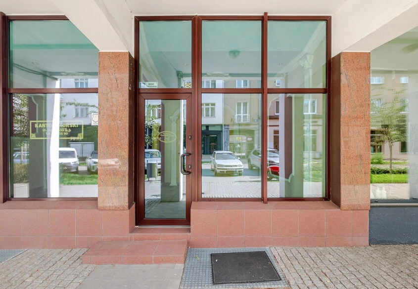 Lokal 60 m2, duże witryny, centrum Gdyni