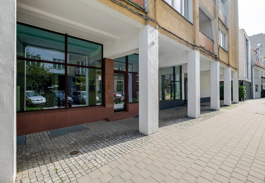 Lokal 60 m2, duże witryny, centrum Gdyni