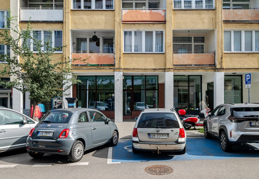 Lokal 60 m2, duże witryny, centrum Gdyni