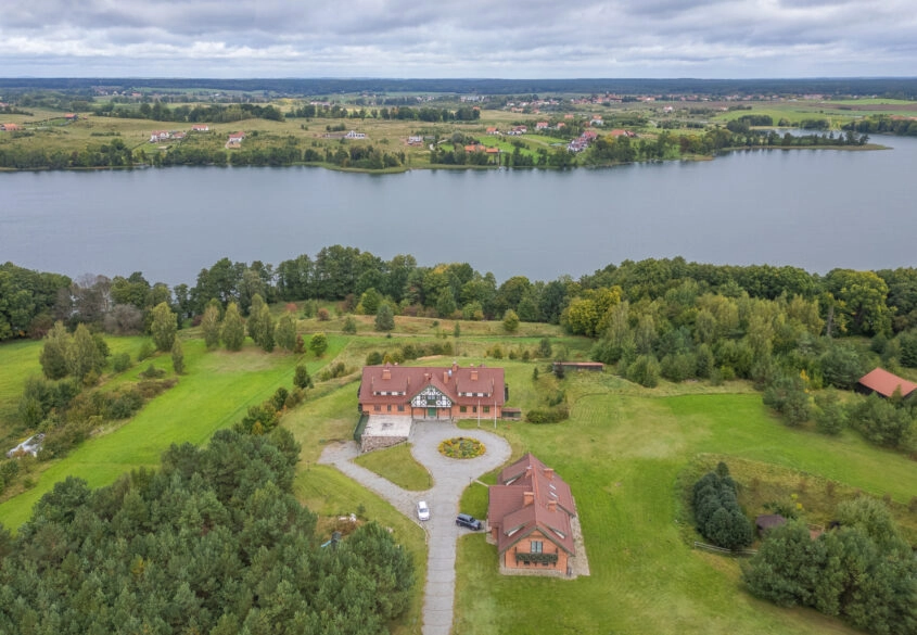 Działka o pow. 5,7 ha nad jeziorem