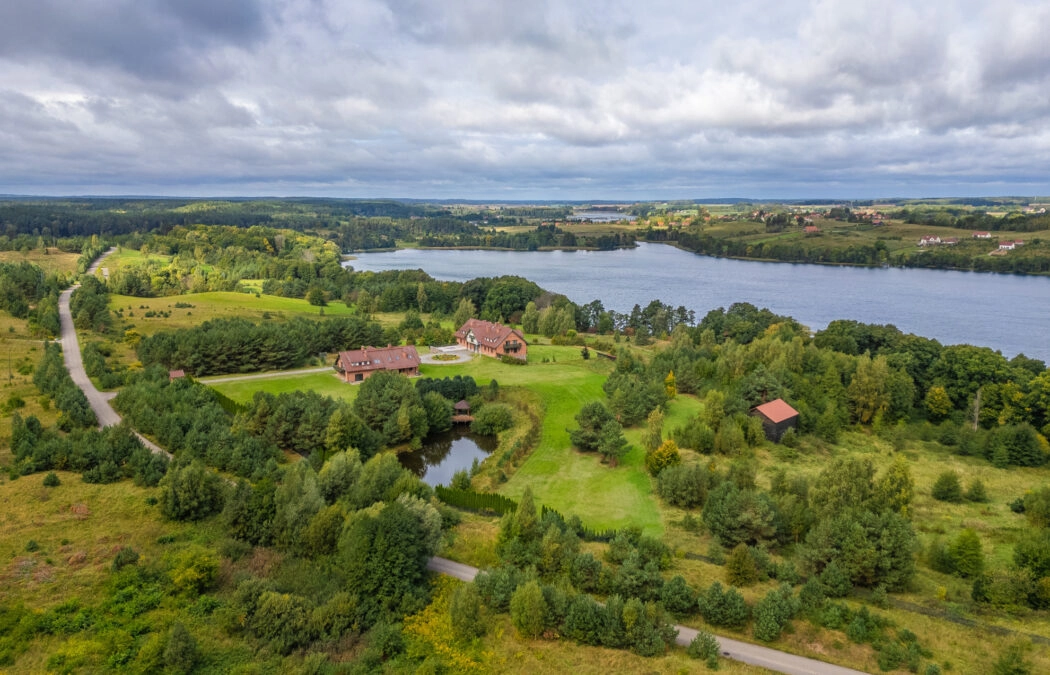 Działka o pow. 5,7 ha nad jeziorem