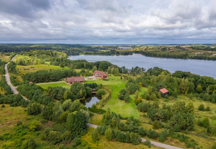Działka o pow. 5,7 ha nad jeziorem