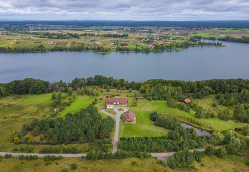 Działka o pow. 5,7 ha nad jeziorem