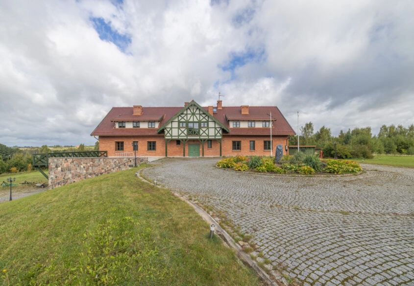 Pensjonat i dom mieszkalny działka 5,7 ha