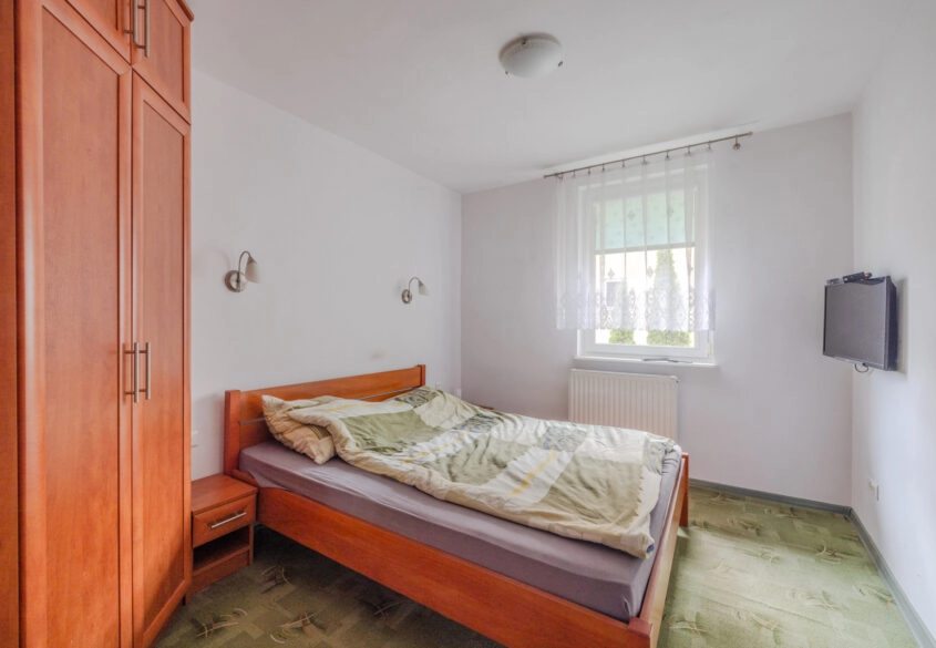 Dom z dwoma niezależnymi mieszkaniami. obok Żukowa