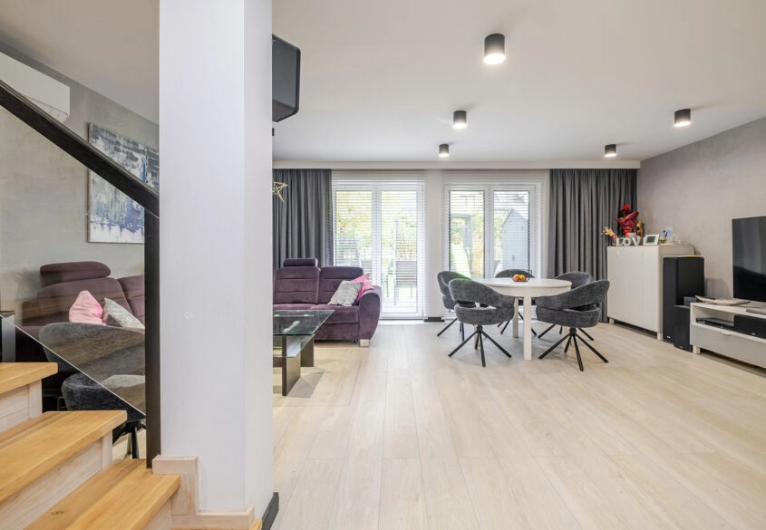 Elegancki, dom narożny (121 m²) z fotowoltaiką