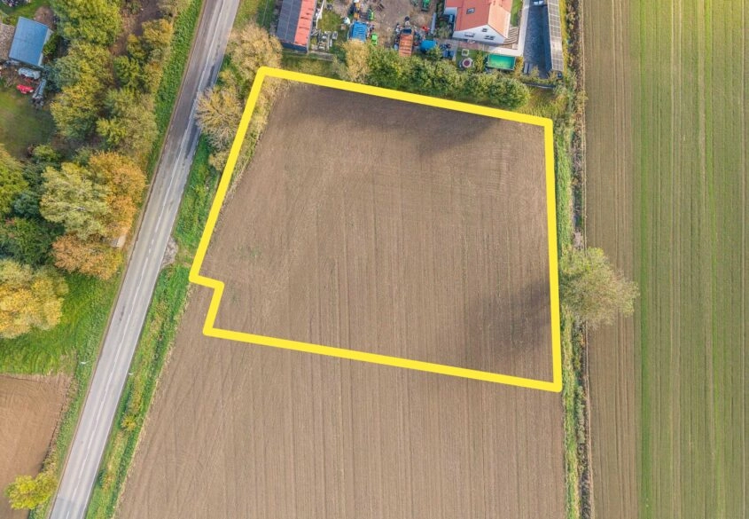 Usługowa | Przy głównej drodze | Prąd i woda