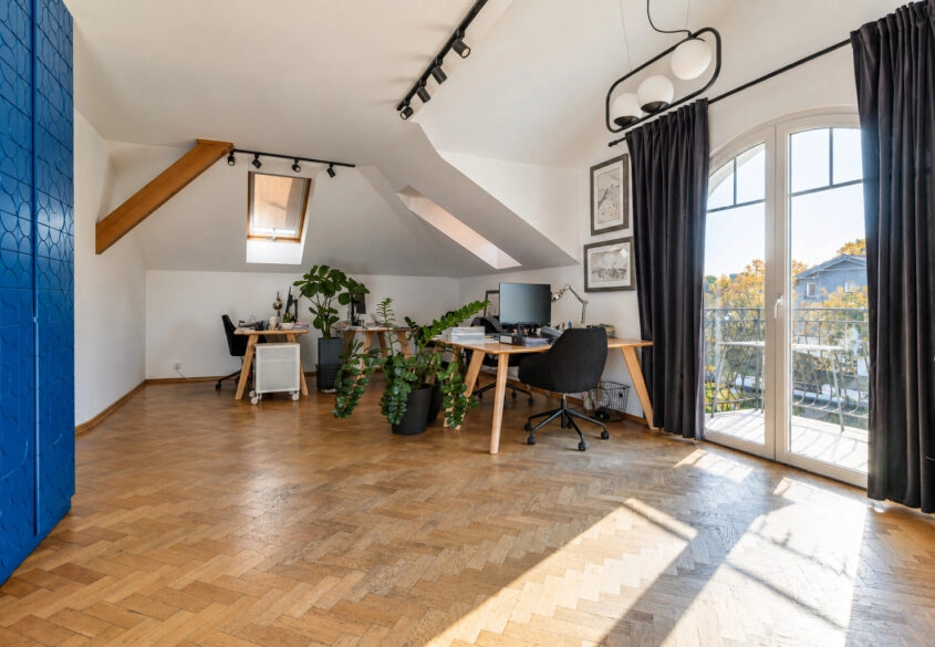135m2 3 miejsca parkingowe, klimatyzacja,2 balkony
