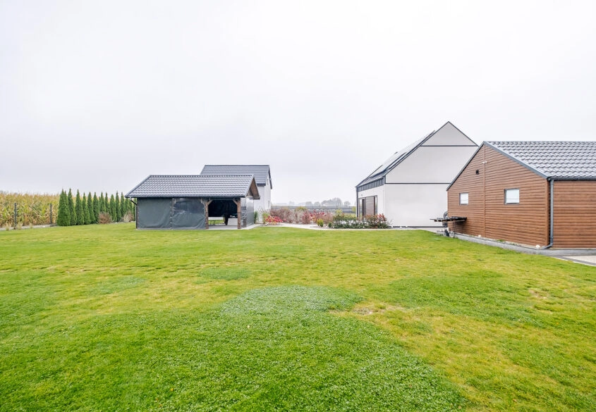 Wyjątkowa posiadłość z dwoma domami na działce 3005 m²