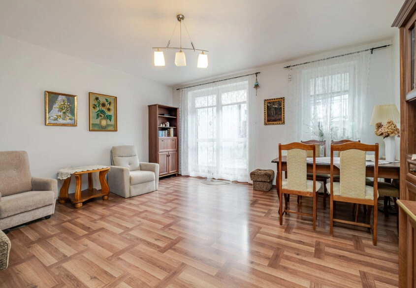 3 pokoje, bardzo duży taras, miejsce w hali garażowej