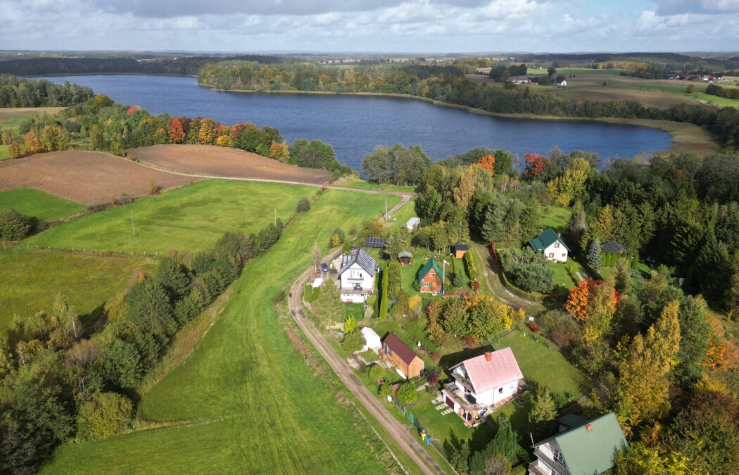 NAD JEZIOREM/ Niedamowo/ Kościerzyna/ fotowoltaika